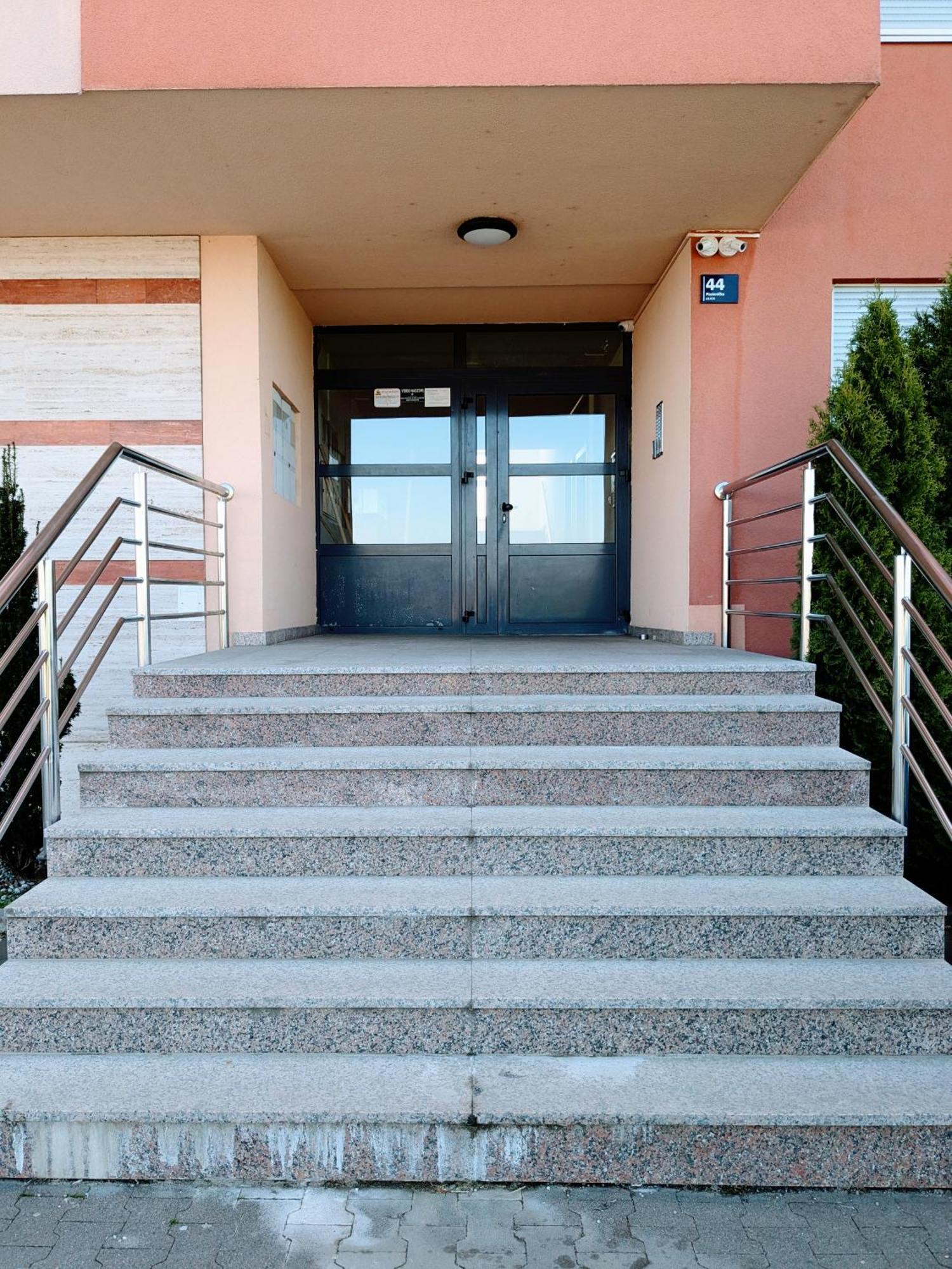 Doma-Lu Apartment-Near Airport And Highway- Free Parking Velika Mlaka Экстерьер фото